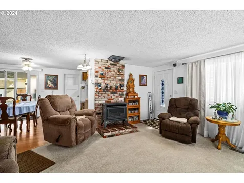 1550 W 11th Avenue Junction City OR 97448