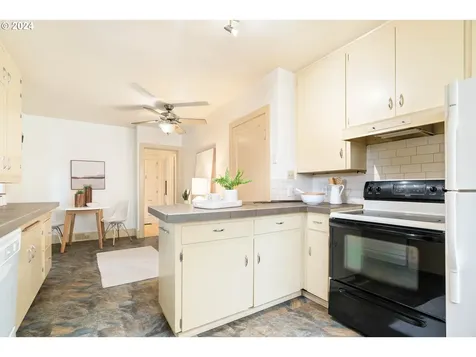2430 Se 67th Avenue Portland OR 97206