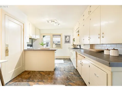 2430 Se 67th Avenue Portland OR 97206