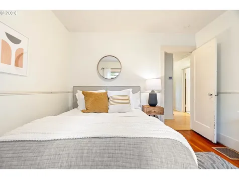2430 Se 67th Avenue Portland OR 97206