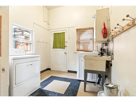 2430 Se 67th Avenue Portland OR 97206