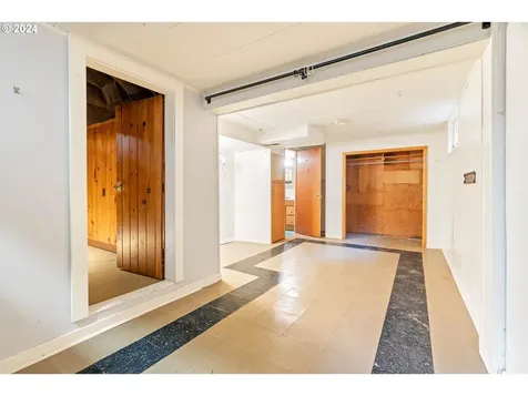 2430 Se 67th Avenue Portland OR 97206