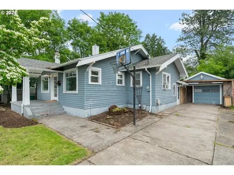 2430 Se 67th Avenue Portland OR 97206