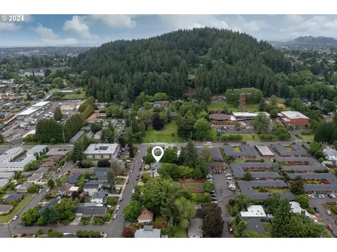 2430 Se 67th Avenue Portland OR 97206