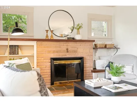 2430 Se 67th Avenue Portland OR 97206