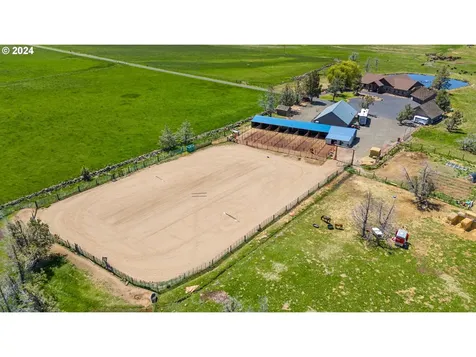 13501 SW Riggs Road Powell Butte OR 97753