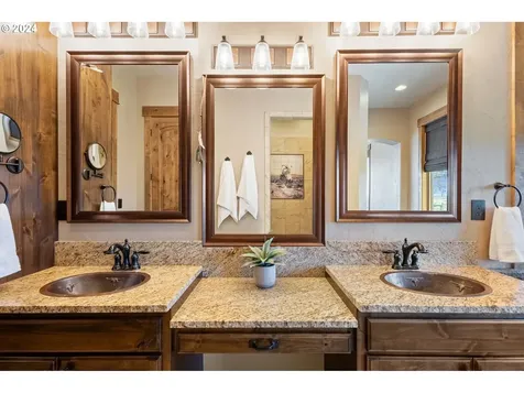 13501 SW Riggs Road Powell Butte OR 97753