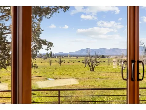 13501 SW Riggs Road Powell Butte OR 97753