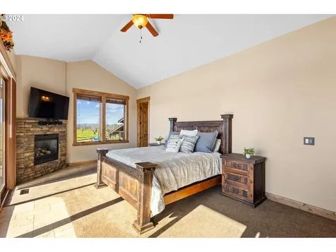 13501 SW Riggs Road Powell Butte OR 97753