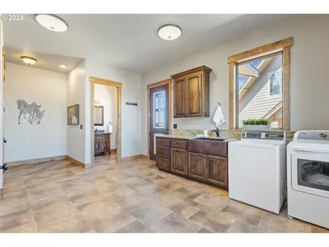 13501 SW Riggs Road Powell Butte OR 97753