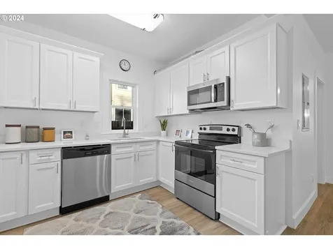 925 NE 72nd Avenue Portland OR 97213