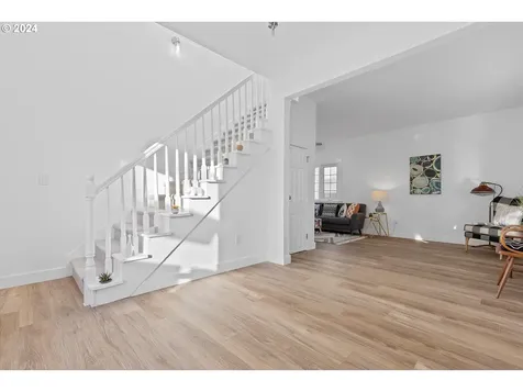 925 NE 72nd Avenue Portland OR 97213