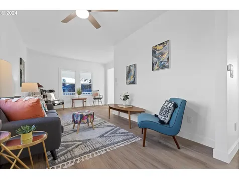 925 NE 72nd Avenue Portland OR 97213
