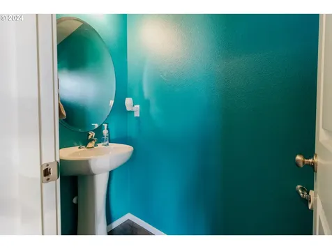 4782 Navigation Avenue NE Salem OR 97305