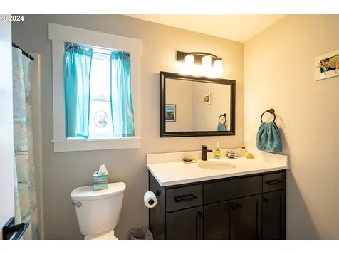610 Gray Pine Street Lyons OR 97358