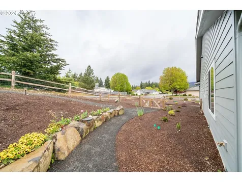 610 Gray Pine Street Lyons OR 97358