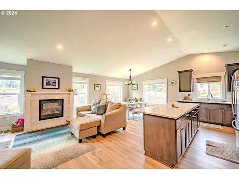 610 Gray Pine Street Lyons OR 97358