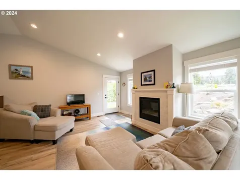 610 Gray Pine Street Lyons OR 97358