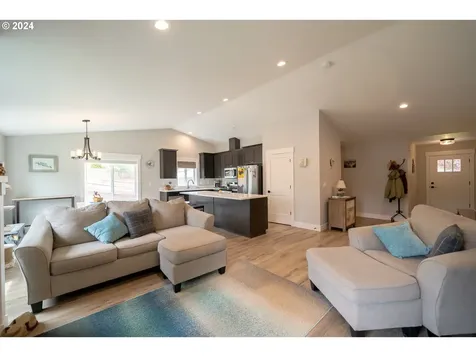 610 Gray Pine Street Lyons OR 97358