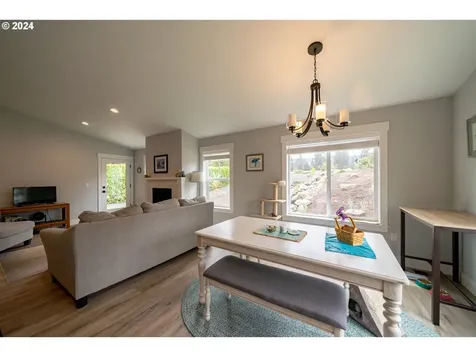 610 Gray Pine Street Lyons OR 97358
