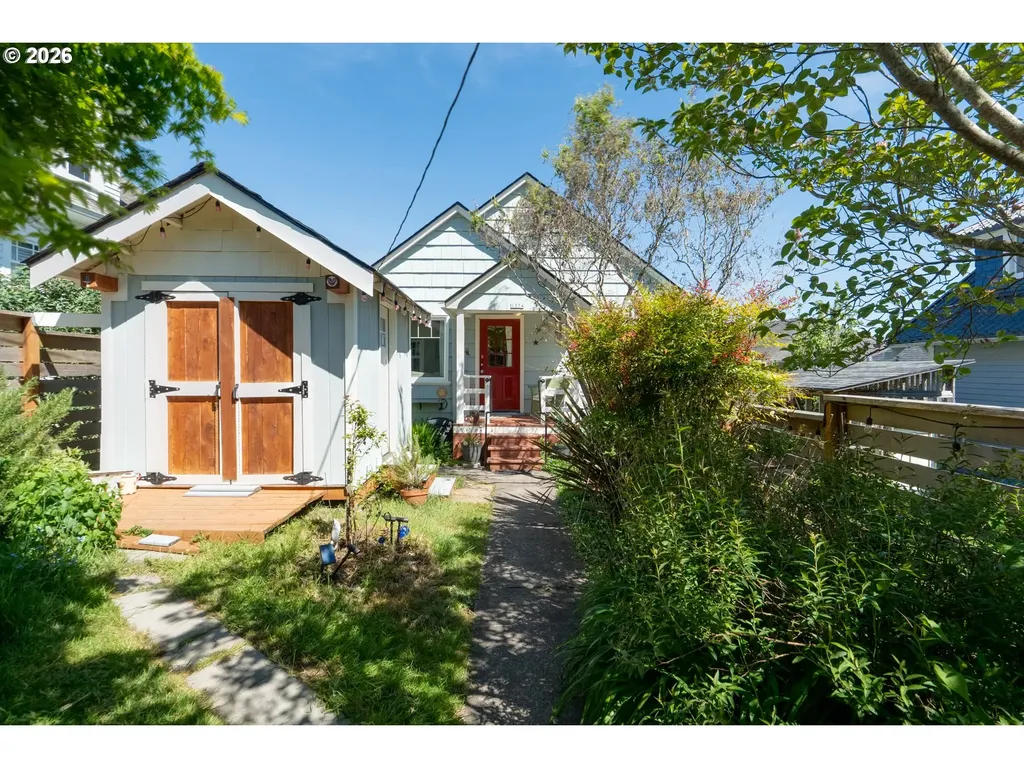 1374 Parker Place Astoria OR 97103