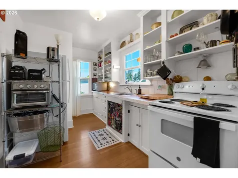 1374 Parker Place Astoria OR 97103