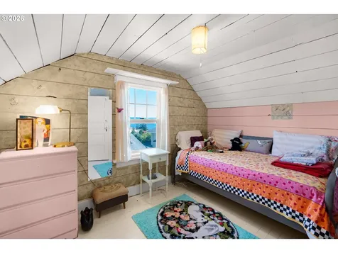 1374 Parker Place Astoria OR 97103