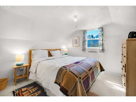 1374 Parker Place Astoria OR 97103