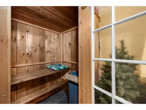 1374 Parker Place Astoria OR 97103