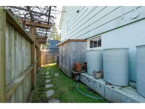 1374 Parker Place Astoria OR 97103