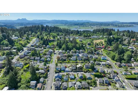 1374 Parker Place Astoria OR 97103