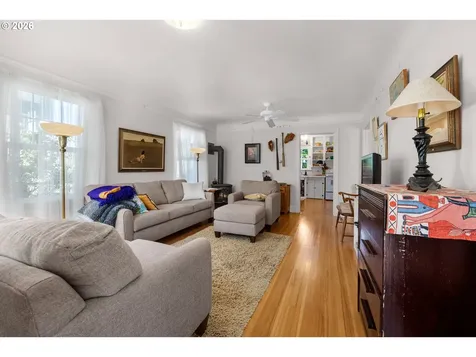 1374 Parker Place Astoria OR 97103
