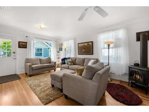1374 Parker Place Astoria OR 97103