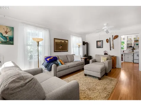 1374 Parker Place Astoria OR 97103