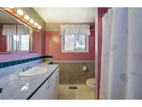 19005 Ne Hassalo Street Portland OR 97230
