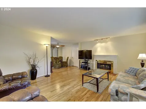 19005 Ne Hassalo Street Portland OR 97230