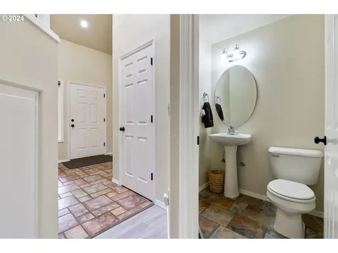 2955 NE 1st Court Hillsboro OR 97124