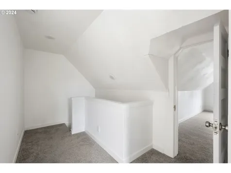 715 S 4th Avenue Kelso WA 98626