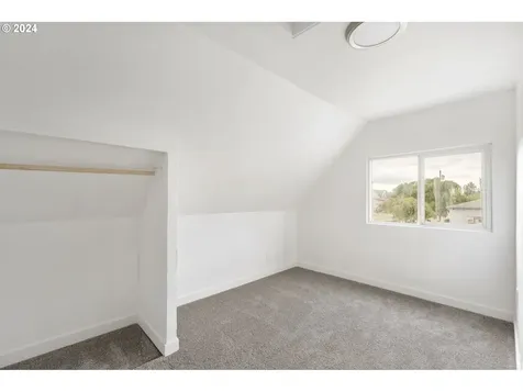 715 S 4th Avenue Kelso WA 98626