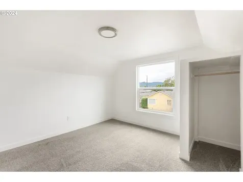 715 S 4th Avenue Kelso WA 98626