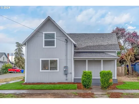 715 S 4th Avenue Kelso WA 98626