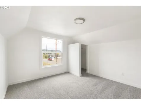 715 S 4th Avenue Kelso WA 98626