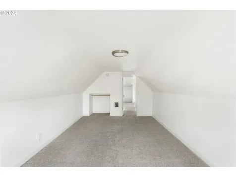 715 S 4th Avenue Kelso WA 98626