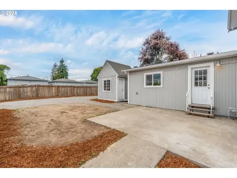 715 S 4th Avenue Kelso WA 98626