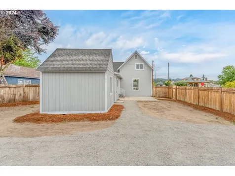 715 S 4th Avenue Kelso WA 98626