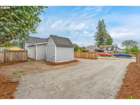 715 S 4th Avenue Kelso WA 98626