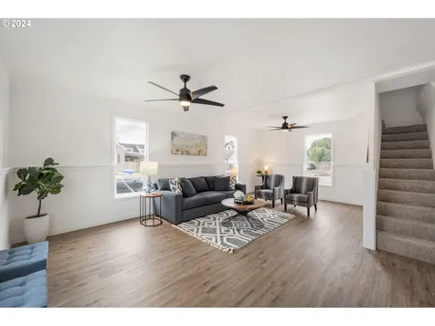 715 S 4th Avenue Kelso WA 98626