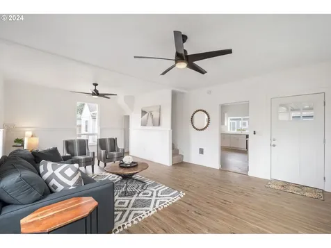 715 S 4th Avenue Kelso WA 98626