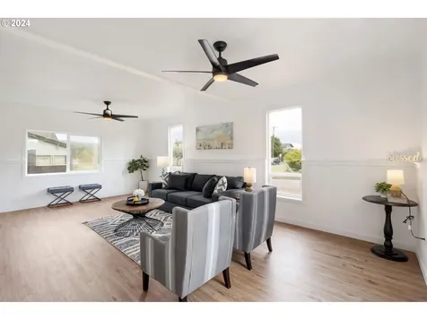 715 S 4th Avenue Kelso WA 98626