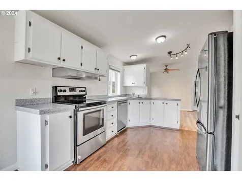 710 Schlador Street Silverton OR 97381